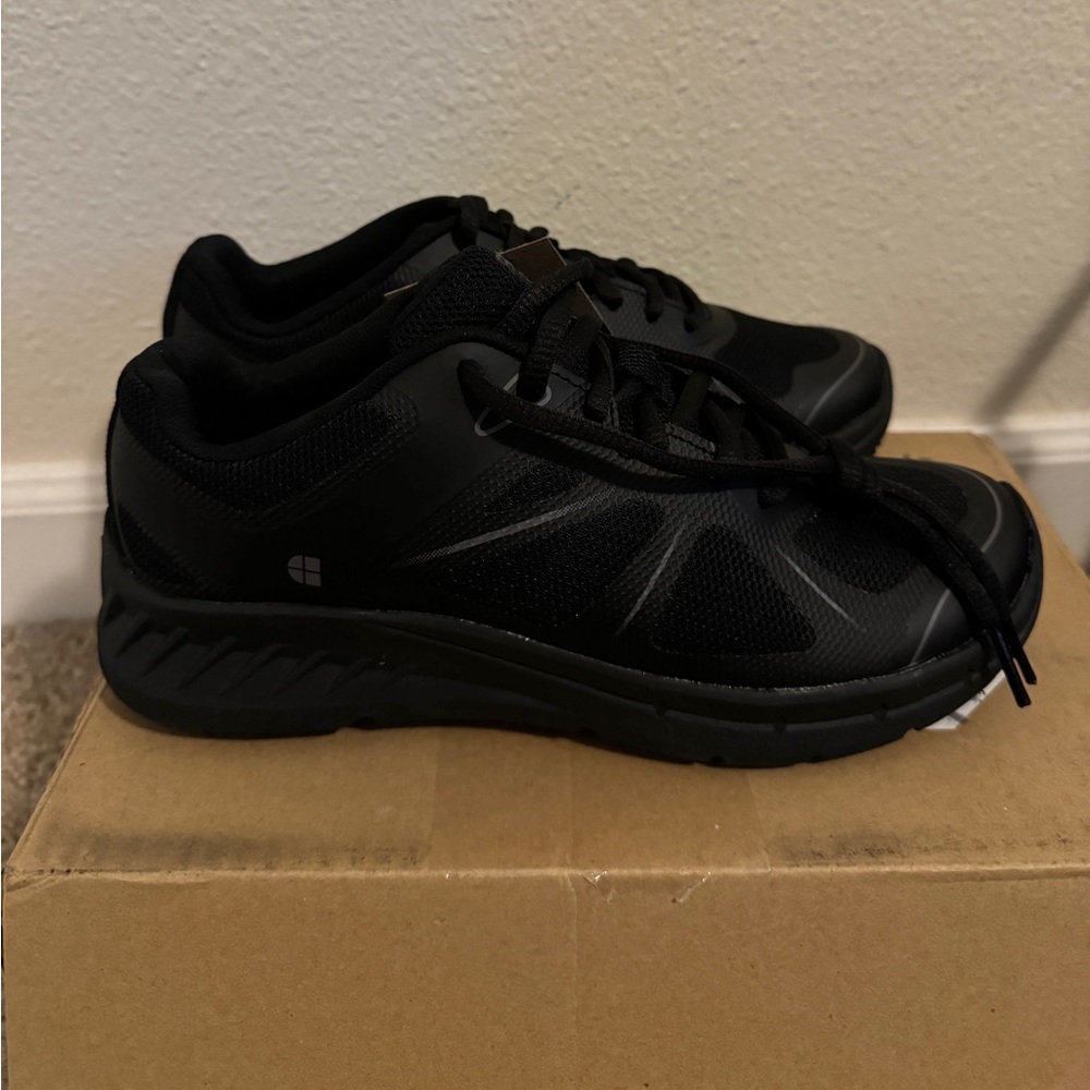 Shoes for Crews water and slip resistant shoes for kitchen jobs. - Picture 3 of 4
